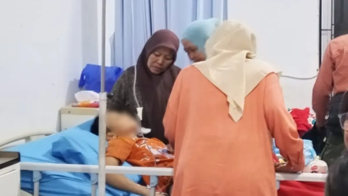 Korban menjalani perawatan medis di Puskesmas Dramaga, Kabupaten Bogor. (Septi/Radar Bogor)