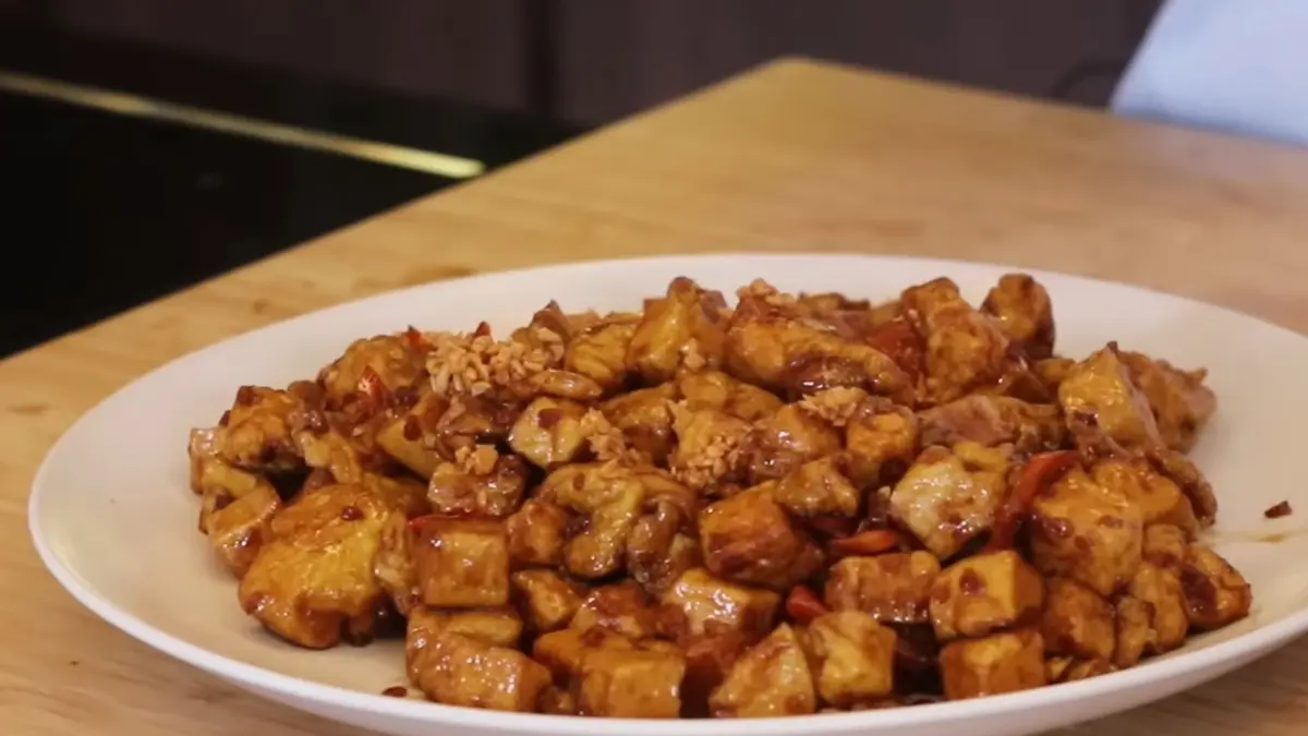 Menu praktis oseng tahu telur kecap (YouTube Devina Hermawan)