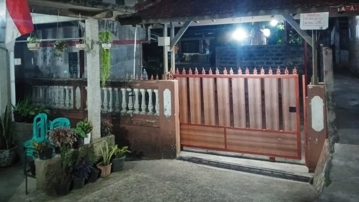 Gang masuk menuju rumah Yurizal di Bogor. (Fikri/Radar Bogor)