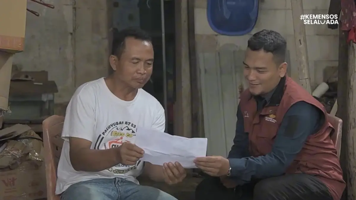 Ilustrasi KPM bansos yang bantuannya ditangguhkan. (YouTube Kemensos RI)