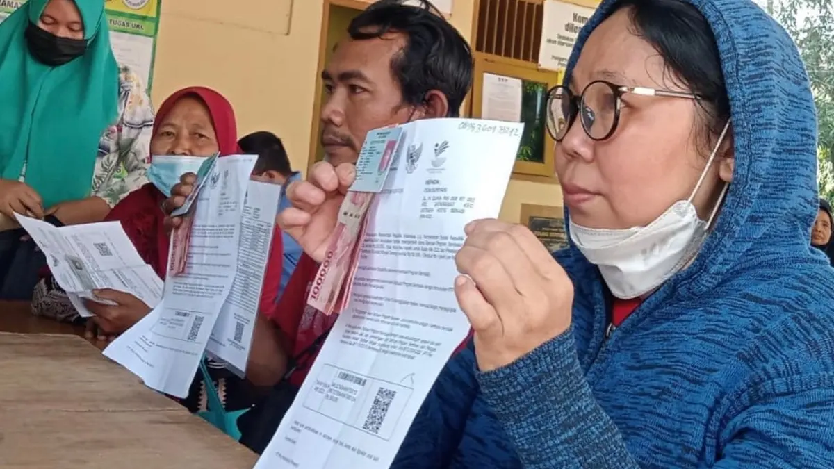 Ilustrasi penyaluran bansos PKH BPNT untuk KPM (Instagram @kelurahan_jatikramat)