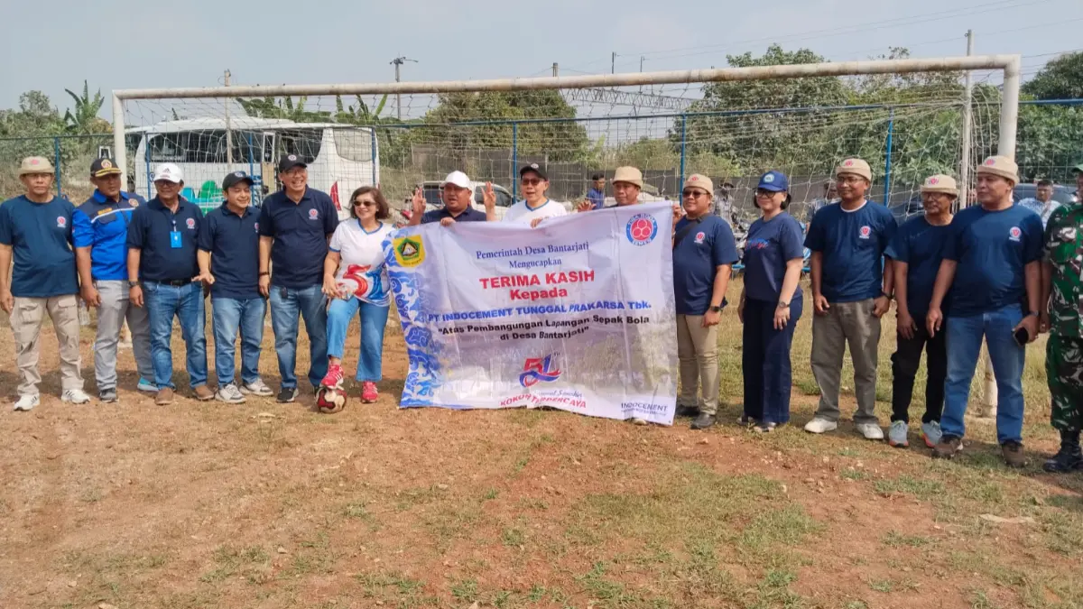 PT. Indocement Tunggal Prakarsa Tbk membangun lapangan sepakbola. (Dok. Indocement)