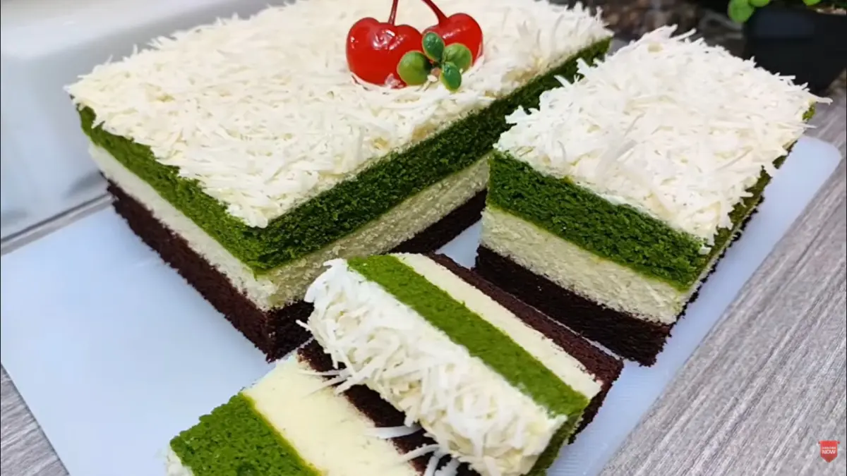 Bolu lapis kukus matcha black forest (Tangkapan layar YouTube Ryanares Kitchen)