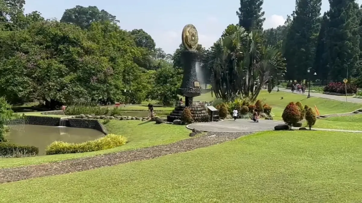 Kebun Raya Bogor, wisata dengan rating tertinggi di Bogor. (YouTube Warawiri Receh)