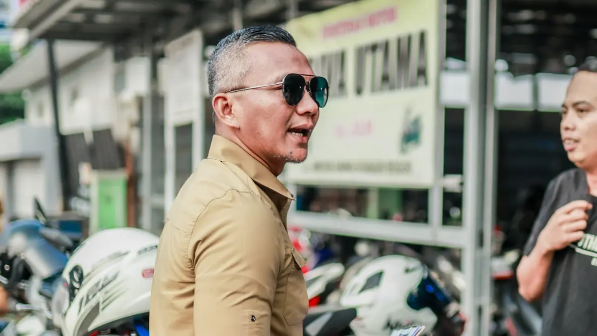 Wakil Wali Kota Bogor Jenal Mutaqin saat menyisir jalur parkir di sejumlah titik. (Dok. Humas Pemkot Bogor)