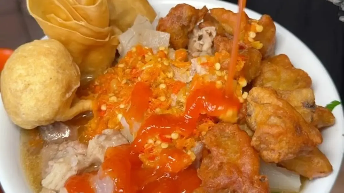 Bakwan Malang Umay, Kota Bogor dengan kuah seblak. Foto: Instagram