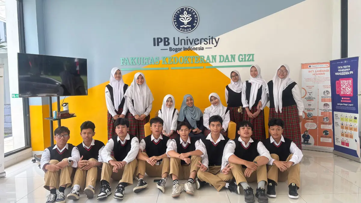 Pelajar SMAIT BBS Bogor berfoto bersama saat menghadiri Forum Internasional bersama siswa asal Jepang. Foto: Dok SMAIT BBS