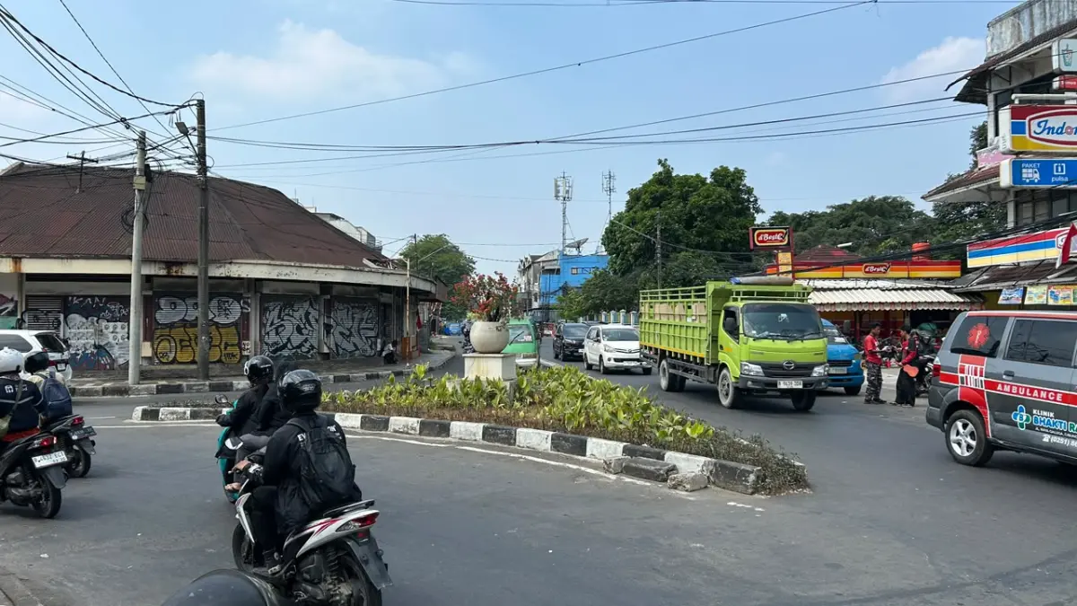 Kondisi lalu lintas di Simpang Jalan Mawar Kota Bogor. (Foto : Fauzan/Radar Bogor)