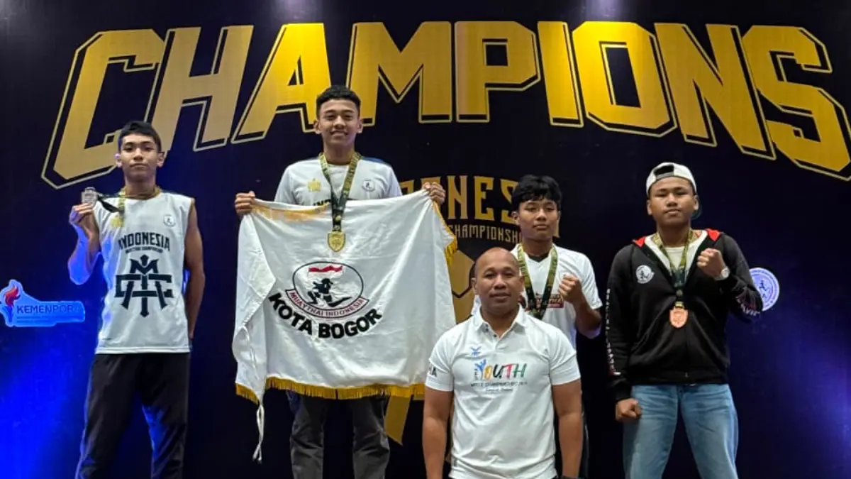 Siswa SMA Kosgoro Bogor meraih medali emas di Muaythai Nasional U-16. Foto: Dok SMA Kosgoro
