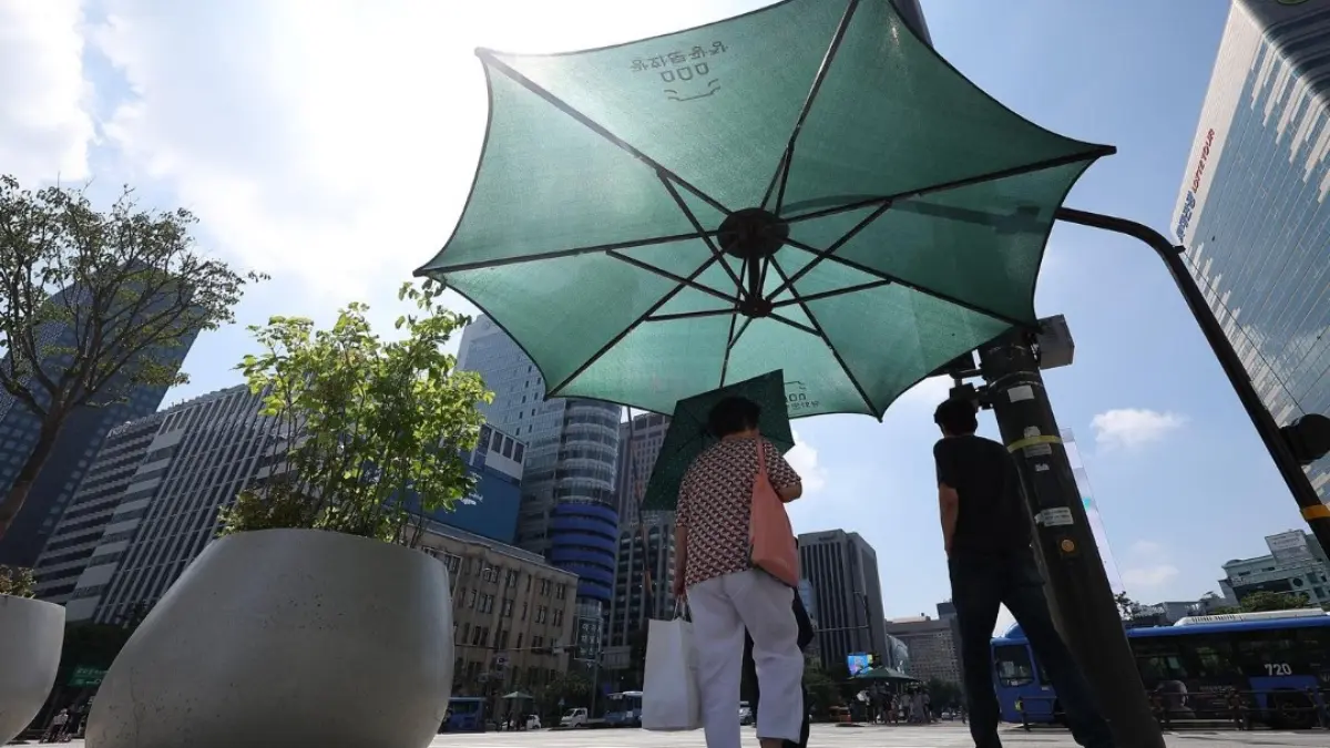 Ilustrasi gelombang panas ekstrem yang melanda Korsel. Foto: Reuters/Kim Hong-Ji.