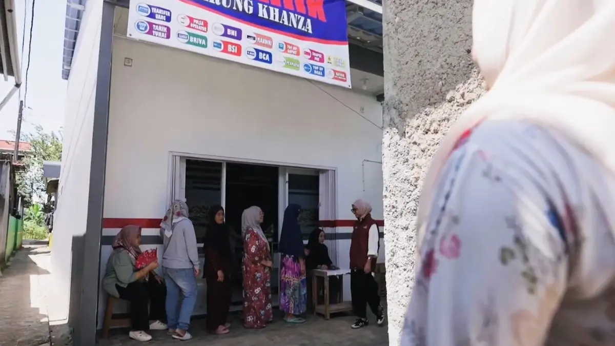 KPM antri untuk pencairan dana bansos (YouTube Kemensos RI)