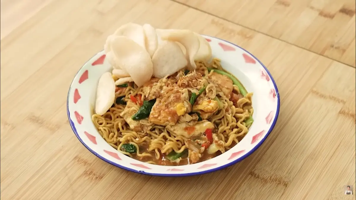Mie nyemek (YouTube Devina Hermawan)
