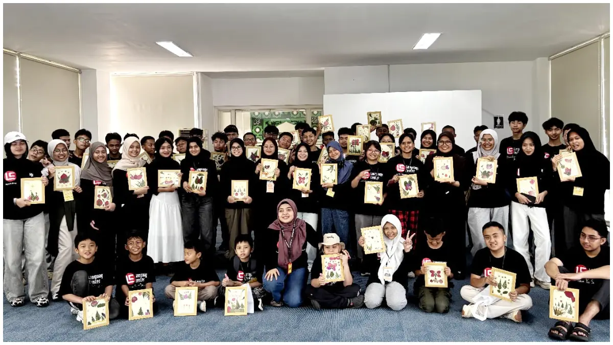 Pengunjung mengikuti kelas Oshibana di Gedung Samida Kebun Raya Bogor. (Foto : KRB for Radar Bogor)