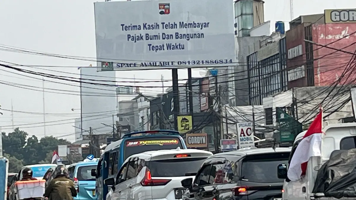 Reklame di sejumlah ruas jalan Kota Bogor terpantau kosong tanpa materi iklan. (Aziz/Radar Bogor)