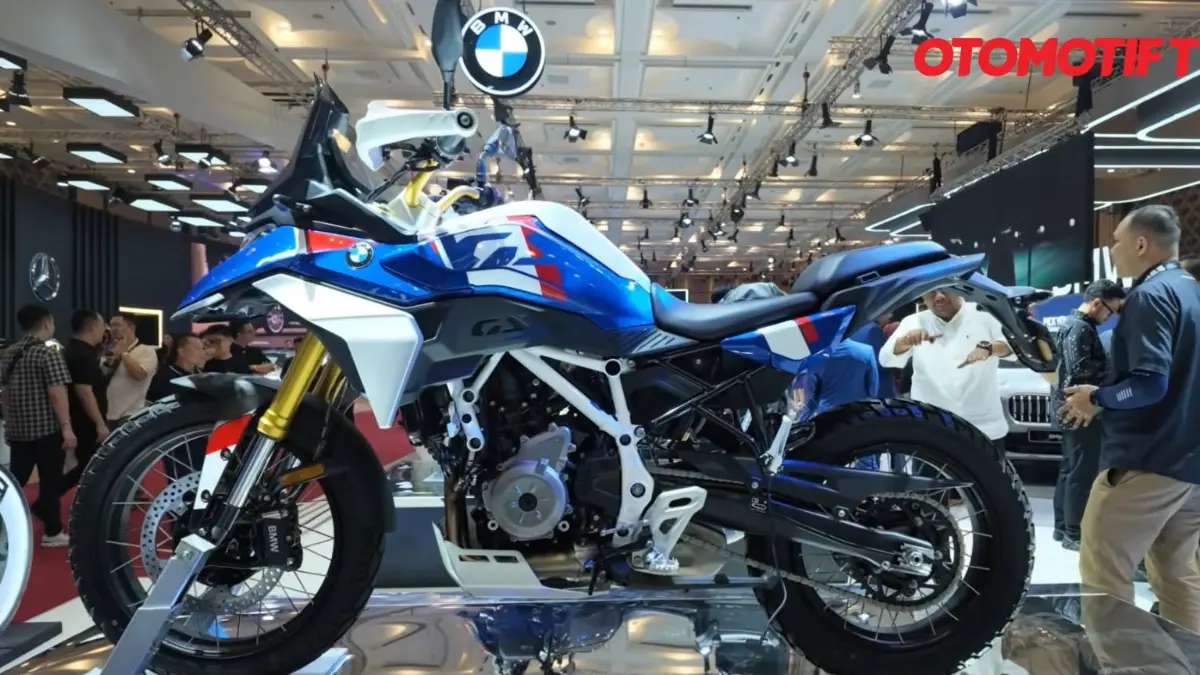 Tampilan BMW 450 GS di GIIAS 2026. Foto: Kanal Youtube OTOMOTIF TV