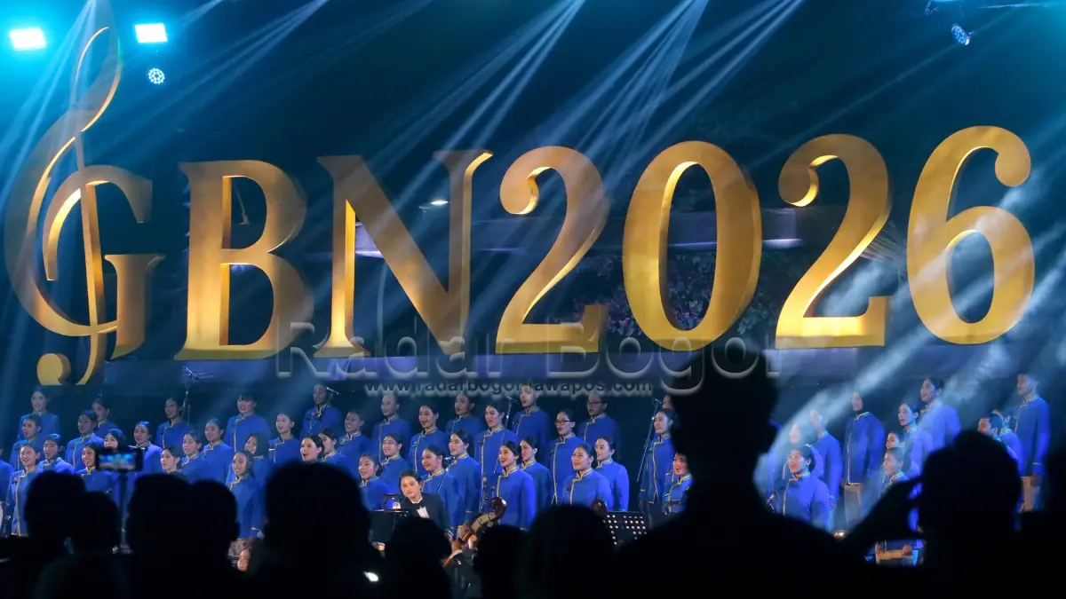 Pertunjukan orkestra Gita Bahana Nusantara di Kawasan Stadion Pakansari, Cibinong, Kabupaten Bogor, Jawa Barat. Selsa (11/8/2026). Paduan suara yang terdiri dari anak-anak muda dari seluruh Indonesia dibentuk pada tahun 2003, kelompok ini terbentuk untuk memeriahkan perayaan Hari Ulang Tahun Kemerdekaan Republik Indonesia (HUT RI) setiap tahunnya, khususnya pada upacara di Istana Negara. Foto : Hendi Novian / Radar Bogor