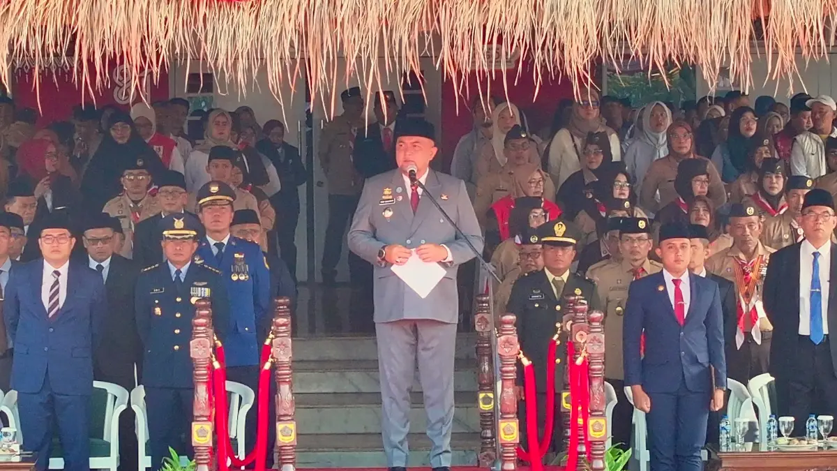 Bupati Bogor, Rudy Susmanto melepas Kontingen Jambore Nasional ke-12 Kwartir Cabang Pramuka Kabupaten Bogor di Alun-Alun Kabupaten Bogor, Rabu (12/8). (Diskominfo Kabupaten Bogor)