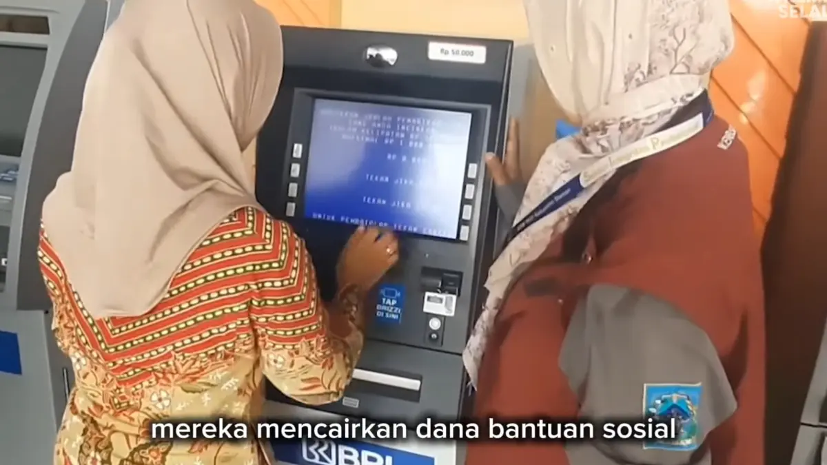 Ilustrasi KPM cairkan bansos (YouTube Kemensos RI)