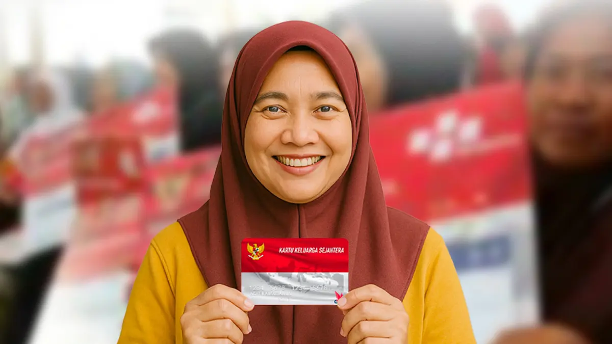 Ilustrasi KPM yang memegang kartu KKS (Instagram @bank_indonesia_sultra)