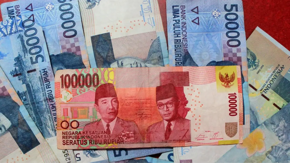 Ilustrasi uang bansos (Pixabay/EmAji)