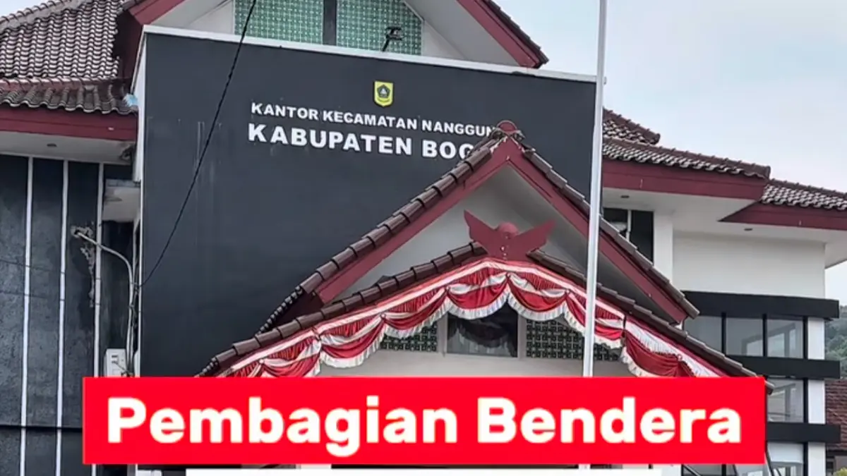 Pembagian bendera Merah Putih Perumda Tirta Pakuan di Nanggung, Kabupaten Bogor. Foto: Instagram
