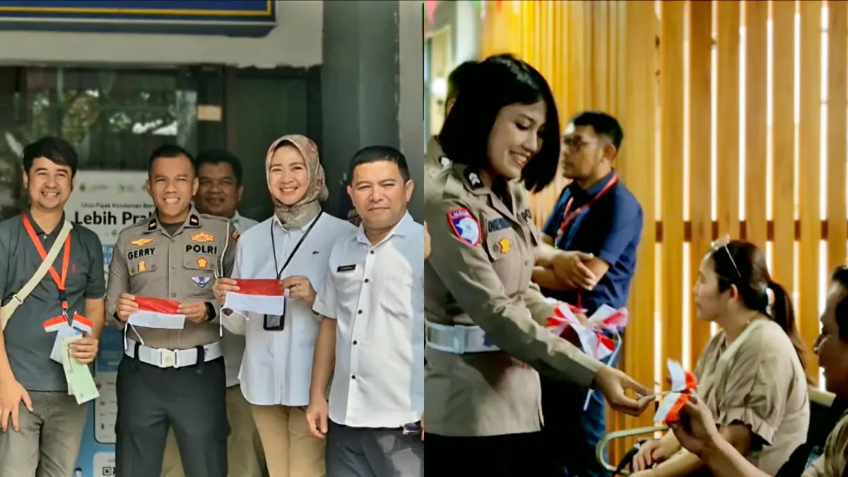 Petugas Samsat Kota Bogor membagikan Bendera Merah Putih kepada wajib pajak yang datang mengurus administrasi kendaraan bermotor dalam rangka menyemarakkan HUT ke-81 Kemerdekaan RI. (Dok. Satlantas Polresta Bogor Kota)