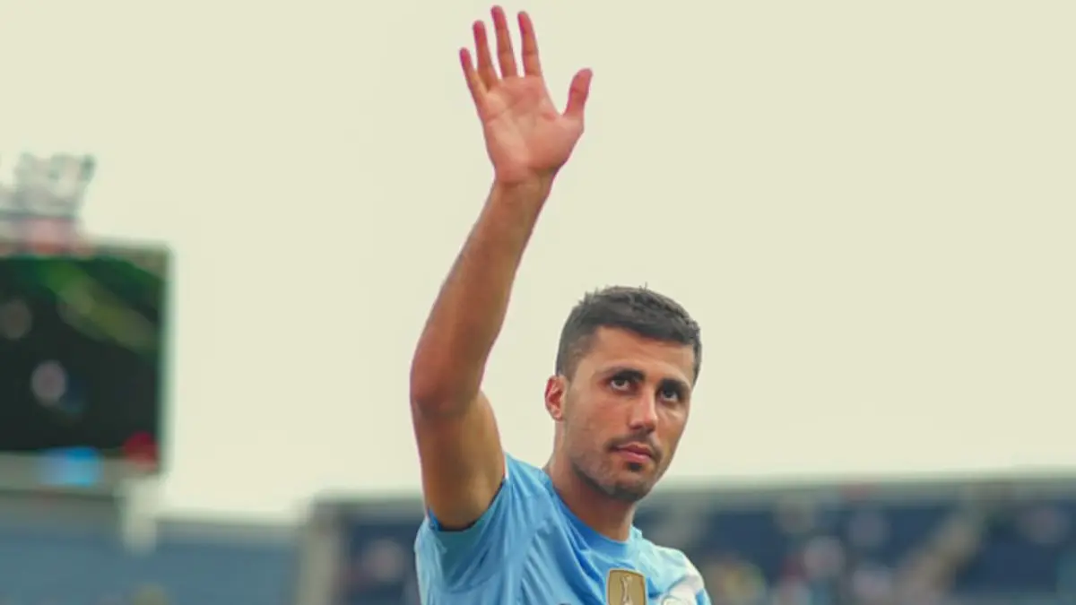 Rodri Hernandez menyapa pendukung Manchester City.  (Instagram @rodrihernandezbr)