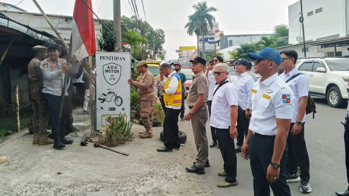 Wakil Wali Kota Bogor Jenal Mutaqin saat melakukan pengecekan lahan parkir di Jalan Mayor Oking. Foto: Fikri/Radar Bogor