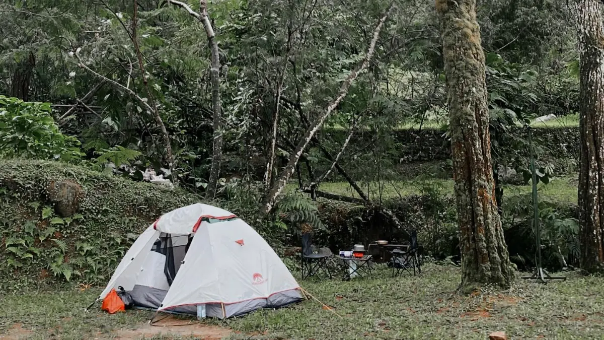 Camping di Highland Camp Curug Panjang di kawasan Puncak, Kabupaten Bogor. Foto: Instagram