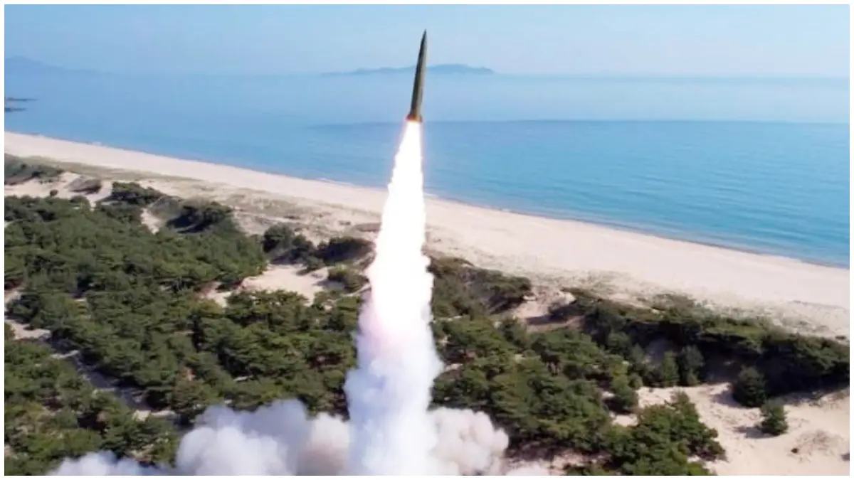 Korea Utara kembali meluncurkan rudal balistik ke arah laut pada Selasa, 11 Agustus 2026. (Foto : Reuters)
