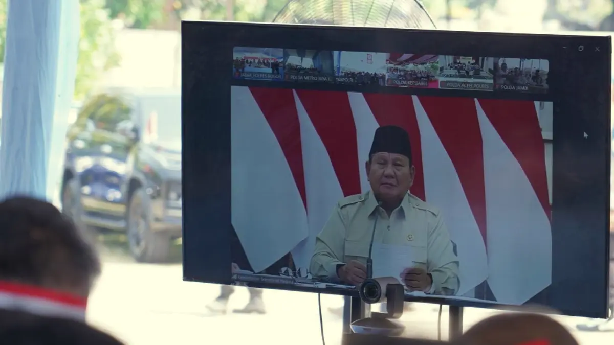 Presiden Prabowo Subianto saat meresmikan Jembatan Cibarengkok di Desa Klapanunggal, Kecamatan Klapanunggal secara daring, Kamis (13/08). (Diskominfo)