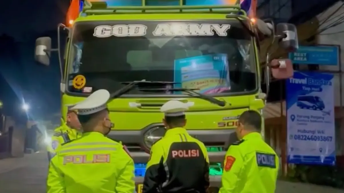 Satlantas Polres Bogor dan Dishub lakukan pengawasan truk tambang di Parung Panjang. Foto: Instagram