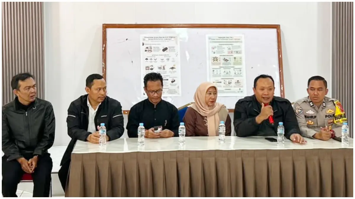 Sekolah dan aparat kepolisian saat menyampaikan keterangan terkait dugaan kasus perundungan. (Foto : Fauzan/Radar Bogor)