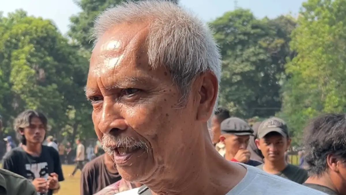 Sukardi, mantan sopir angkot yang mengikuti padat karya di Kota Bogor. (Fauzan/Radar Bogor)