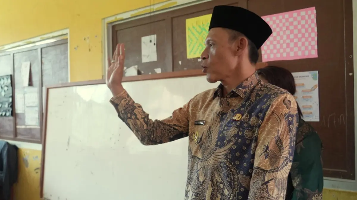 Wakil Bupati Bogor, Ade Ruhandi saat di SD Negeri Cileuksa 01, Kecamatan Sukajaya, Kamis (13/8/2026). (Diskominfo)