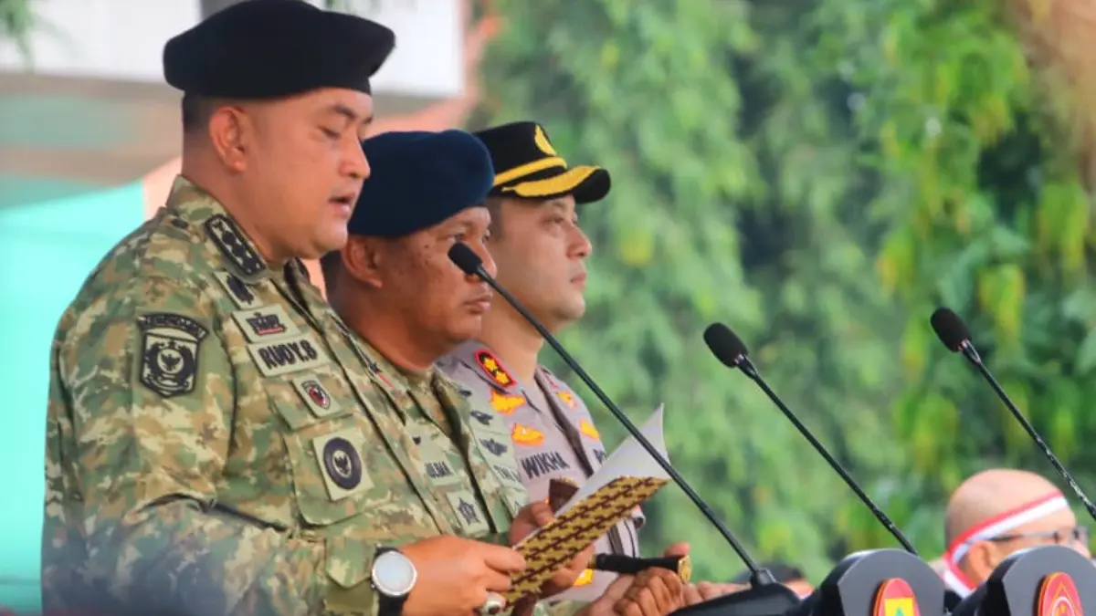 Bupati Bogor Rudy Susmanto bersama Danlanud ATS Marsma TNI, A. Ferdinand Picaulima dan Kapolres Bogor AKBP Wika Ardilestanto saat apel Kebangsaan Jaga Rawat Jawa Barat di Stadion Pakansari, Cibinong, Kabupaten Bogor, Jumat, 14 Agustus 2026. (Hendi Novian/Radar Bogor)