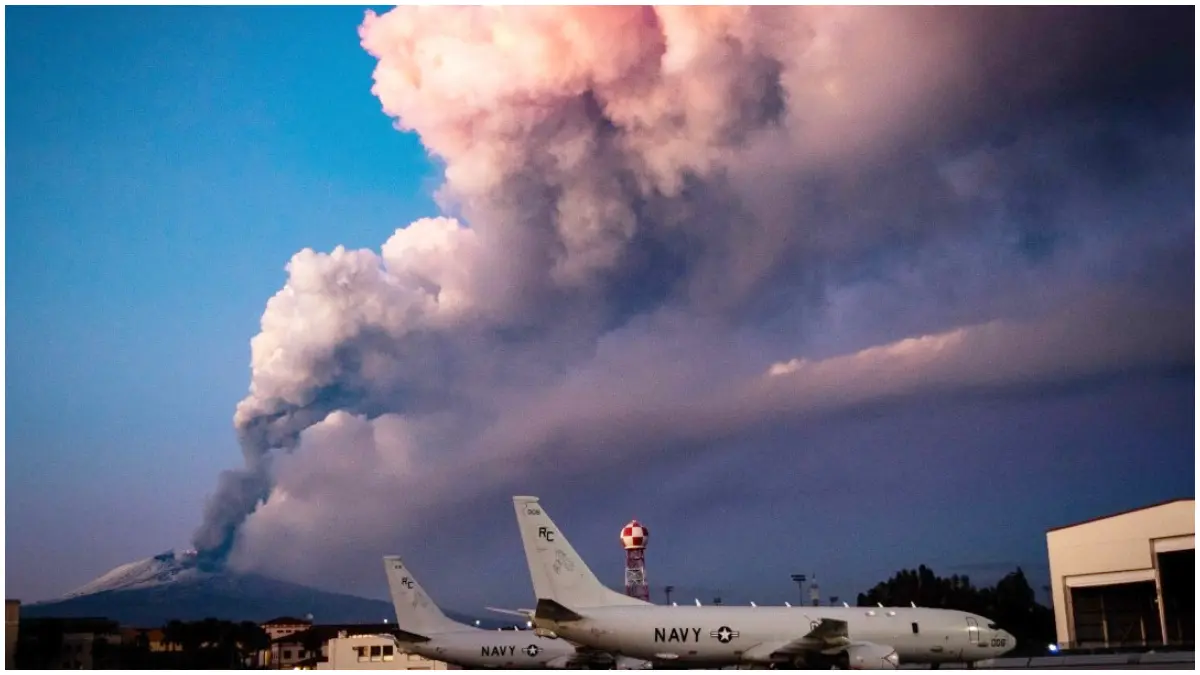 Aktivitas Gunung Etna di Sisilia, Italia, kembali berdampak pada penerbangan. (Foto : Reuters)