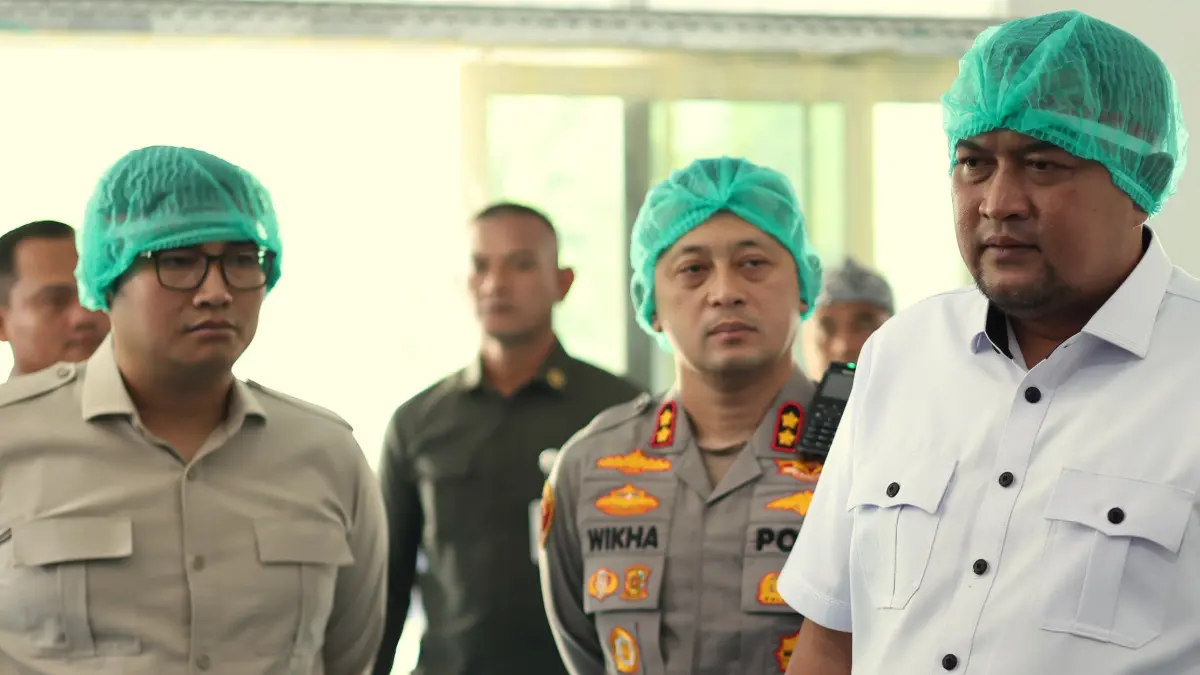 Bupati Bogor, Rudy Susmanto mengecek kondisi SPPG.  (Diskominfo)