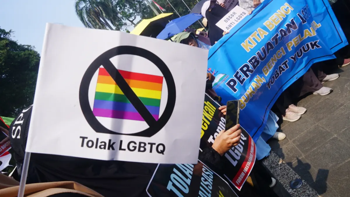 Forum masyarakat peduli Bogor melakukan aksi damai menolak LGBTQ di halaman Balai Kota Bogor, Jumat, 14 Agustus 2026. (Sofiansyah/Radar Bogor)
