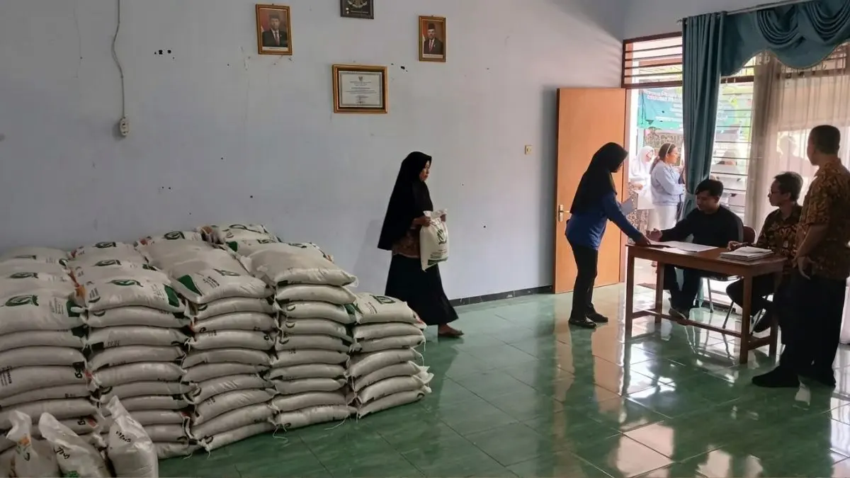 ilustrasi penyaluran bansos beras 30 kg (instagram @desagagaksipat)
