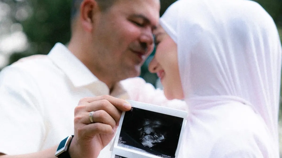Irish Bella dan Haldy Sabri pamerkan kehamilan Irish melalui program IVF di Malaysia. Foto: Instagram