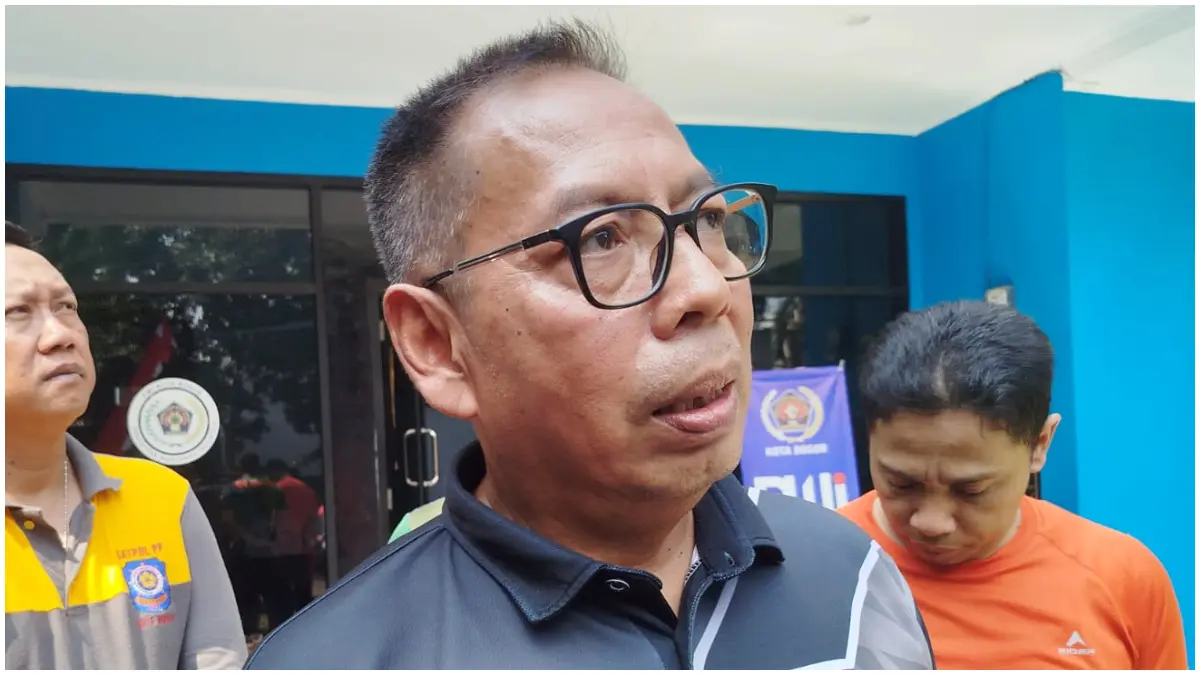 Kepala Satpol PP Kota Bogor Pupung W Purnama saat menerangkan soal PKl di Alun-Alun Kota Bogor. (Foto: Fikri/Radar Bogor)