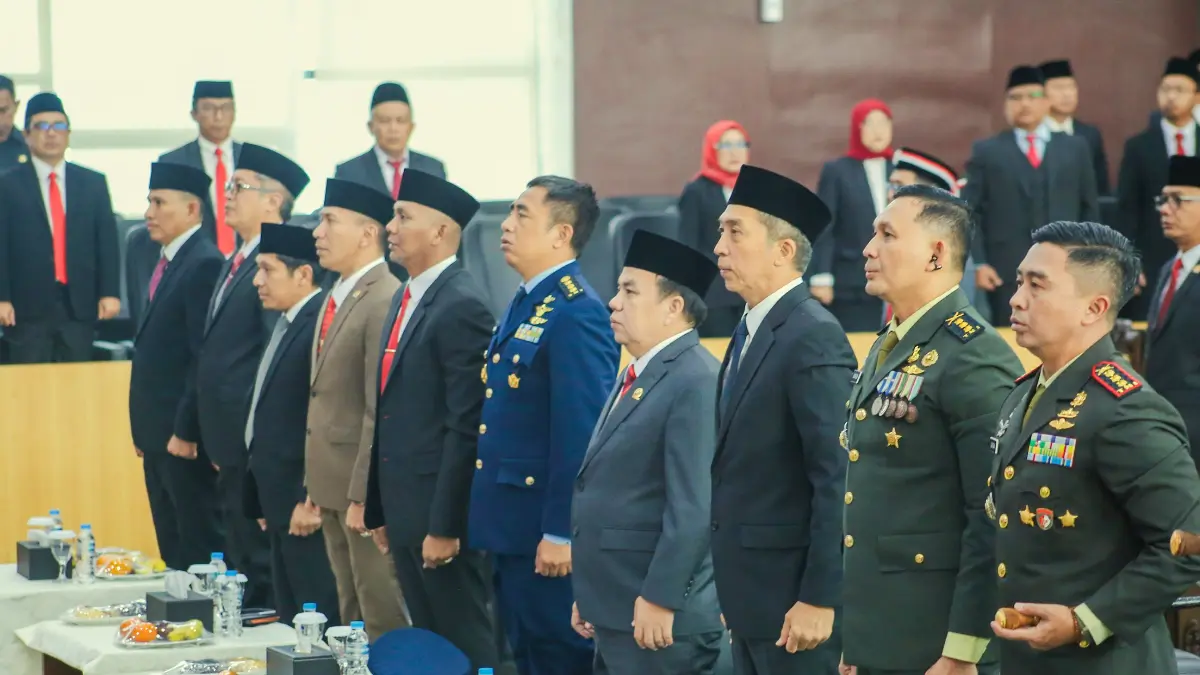 Wali Kota Bogor Dedie A. Rachim bersama jajaran Muspida menyimak Pidato Kenegaraan Presiden Prabowo Subianto dalam Sidang Tahunan MPR RI dan Sidang Bersama DPR RI dan DPD RI, Jumat (14/8/2026).  (Diskominfo)