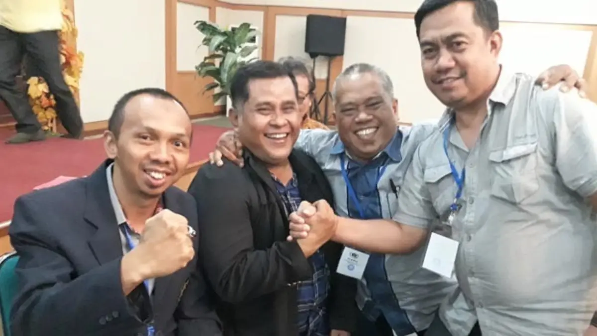 Almarhum H Bagio (kedua dari kiri) bersama penulis (paling kiri), periksa Ginting dan H Irwan Natsir usai Konfercab PWI Kabupaten Bogor 2018-2021. (Dok. Untung B)