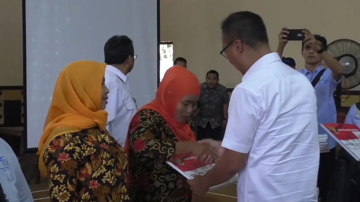 Ilustrasi KPM yang menerima bansos PKH melalui KKS Merah Putih (YouTube Linjamsos Oke)