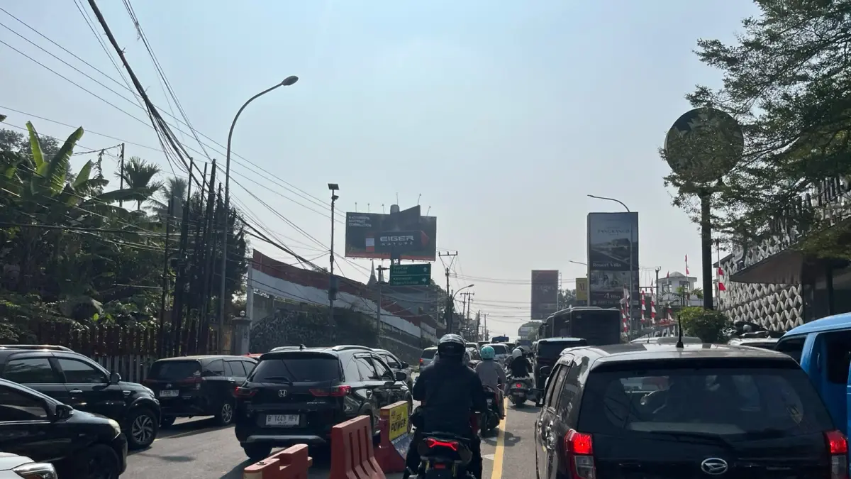 Jalur Puncak Bogor mulai dipenuh kendaraan pada momen libur HUT Ke-81 Kemerdekaan Indonesia, Sabtu 15 Agustus 2026. (Foto : Septi N/Radar Bogot)