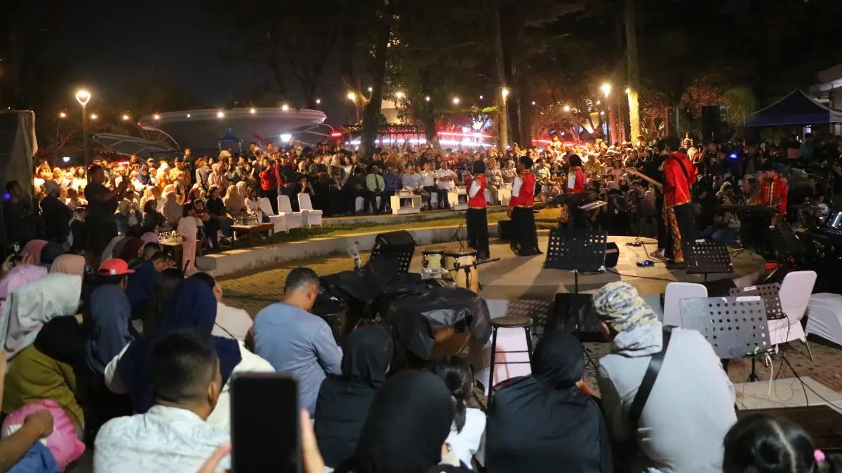 Bupati Bogor, Rudy Susmanto hadiri penampilan Simfoni Kabangsaan di Taman Siliwangi, Cibinong, Kabupaten Bogor, Jawa Barat. Minggu 16 Agustus 2026. Foto: Hendi Novian/Radar Bogor