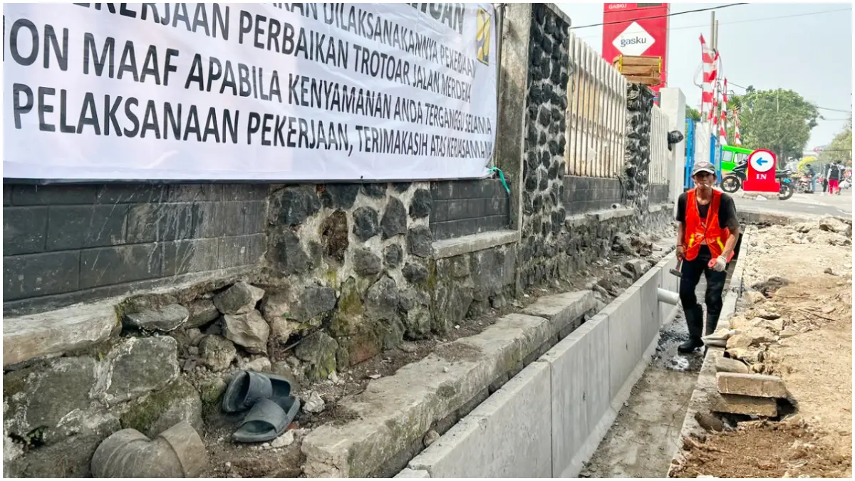 Penataan saluran drainase hingga trotoar di Jalan Merdeka Kota Bogor.&nbsp;(Foto : Fauzan/Radar Bogor)