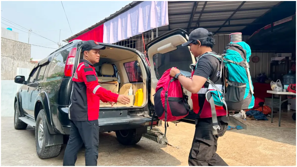 Persiapan keberangkatan Relawan SalamAid menuju lokasi gempa di NTT. (Foto : Fauzan/Radar Bogor)