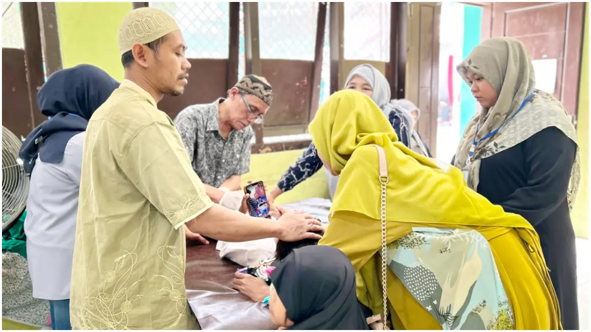 Suasana kegiatan Khitanan Massal di Al Ghazaly Bogor. (Foto : Fauzan/Radar Bogor)